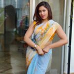 Poonam Bajwa Instagram - #tbt#monkeymode#sometimebeforequarantine# 📸@hairstylebynisha