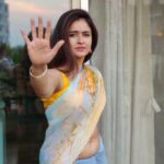 Poonam Bajwa Instagram - #tbt#monkeymode#sometimebeforequarantine# 📸@hairstylebynisha