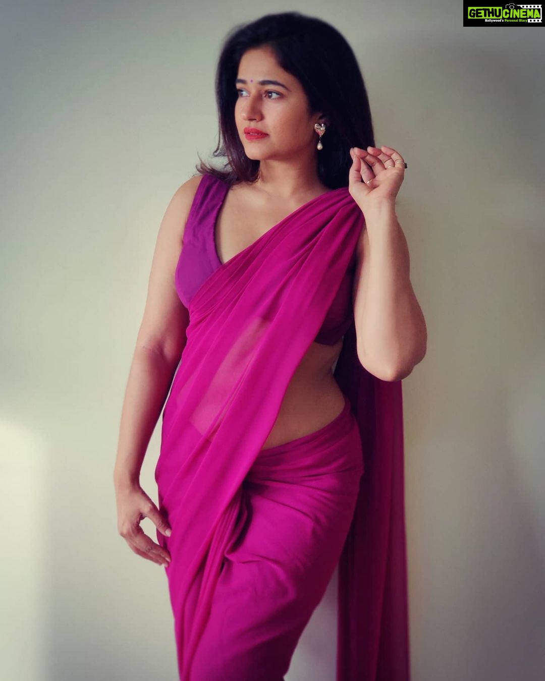 Poonam Bajwa Instagram - ✨✨✨✨✨✨✨ . 📸@hairstylebynisha