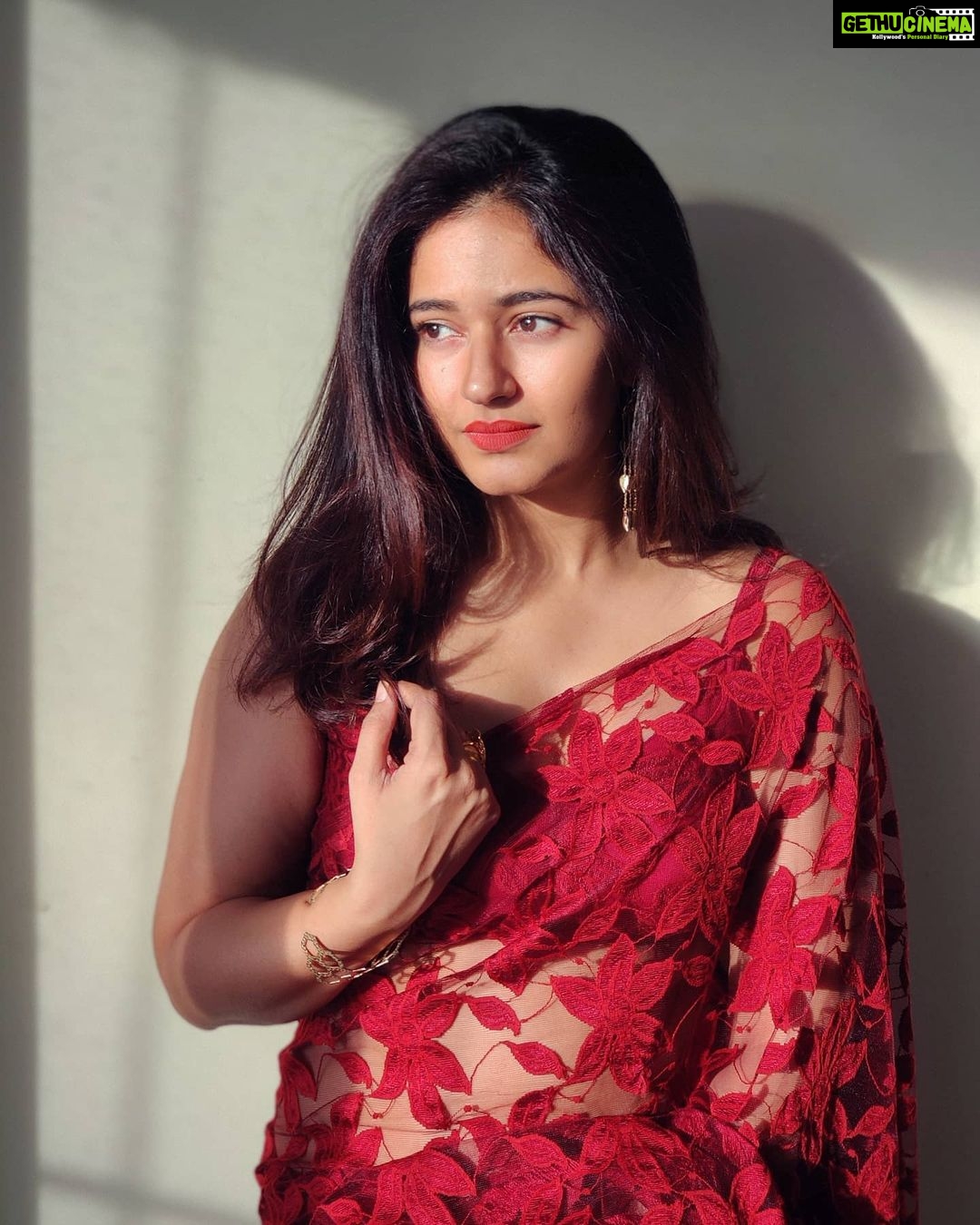 Poonam Bajwa Instagram - ❣️❣️❣️❣️❣️❣️ . @hairstylebynisha