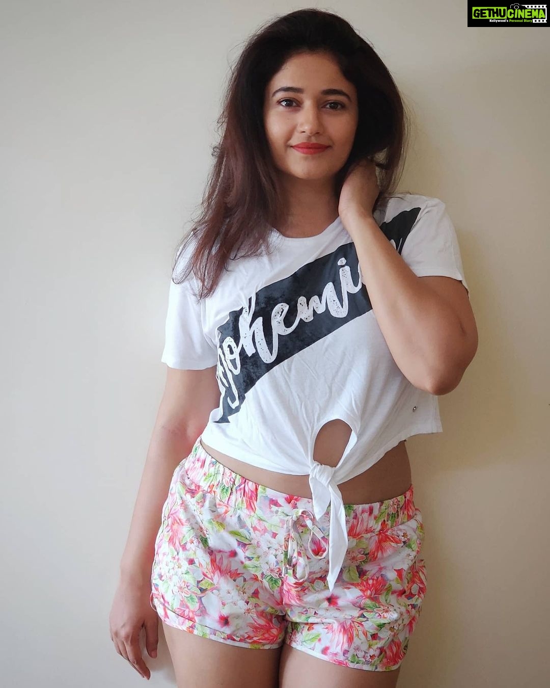 Poonam Bajwa Instagram - ✨✨✨✨✨✨✨ . . @hairstylebynisha