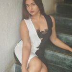 Poonam Bajwa Instagram - #photogallerystroll#randomthrowbacks . @hairstylebynisha