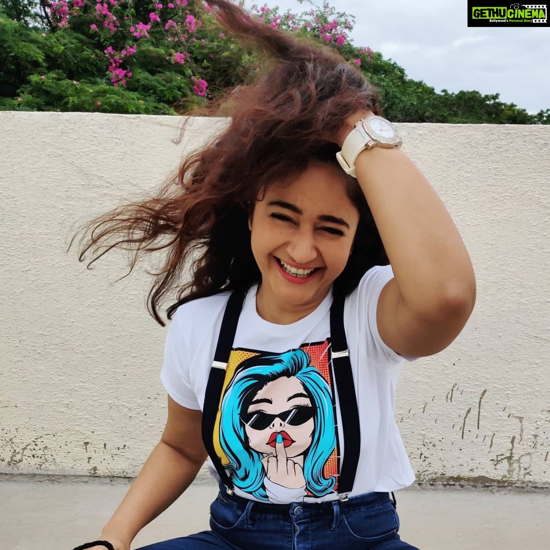 Poonam Bajwa Instagram - #batteesiwalismile# . 📸By sister who didn't want to be tagged