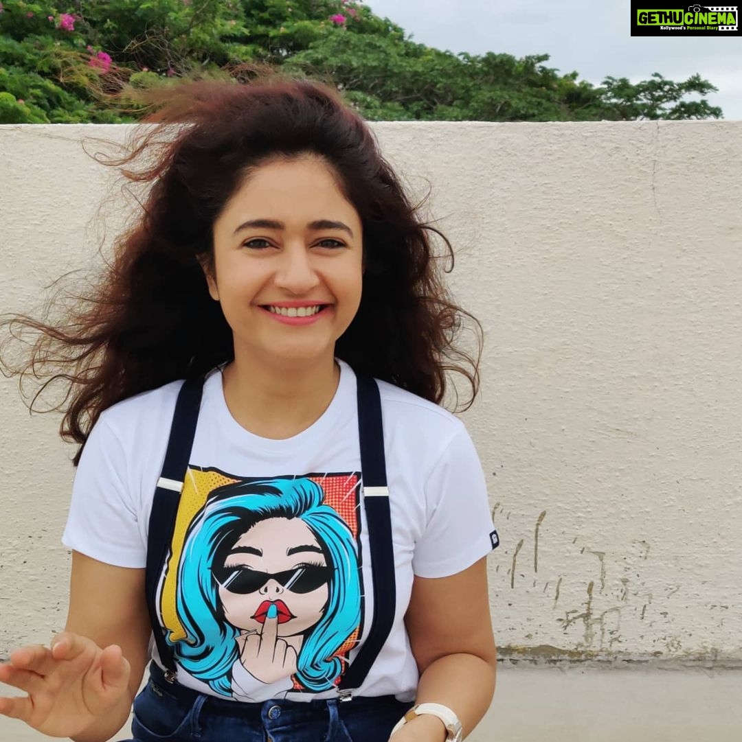 Poonam Bajwa Instagram - #batteesiwalismile# . 📸By sister who didn't want to be tagged