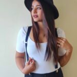 Poonam Bajwa Instagram – 🖤🖤🖤
.
@hairstylebynisha