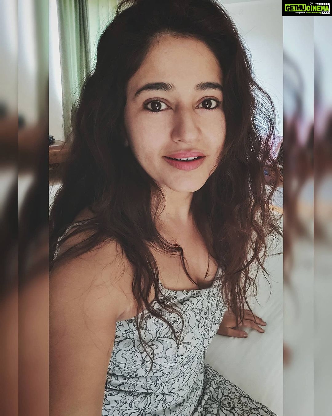Poonam Bajwa Instagram - 🍀Your future needs you,your past doesn't.🍀 #herenow#andforwardagain