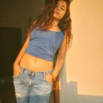 Poonam Bajwa Instagram - 🍀#leaningtothewall#sunsetgoldens