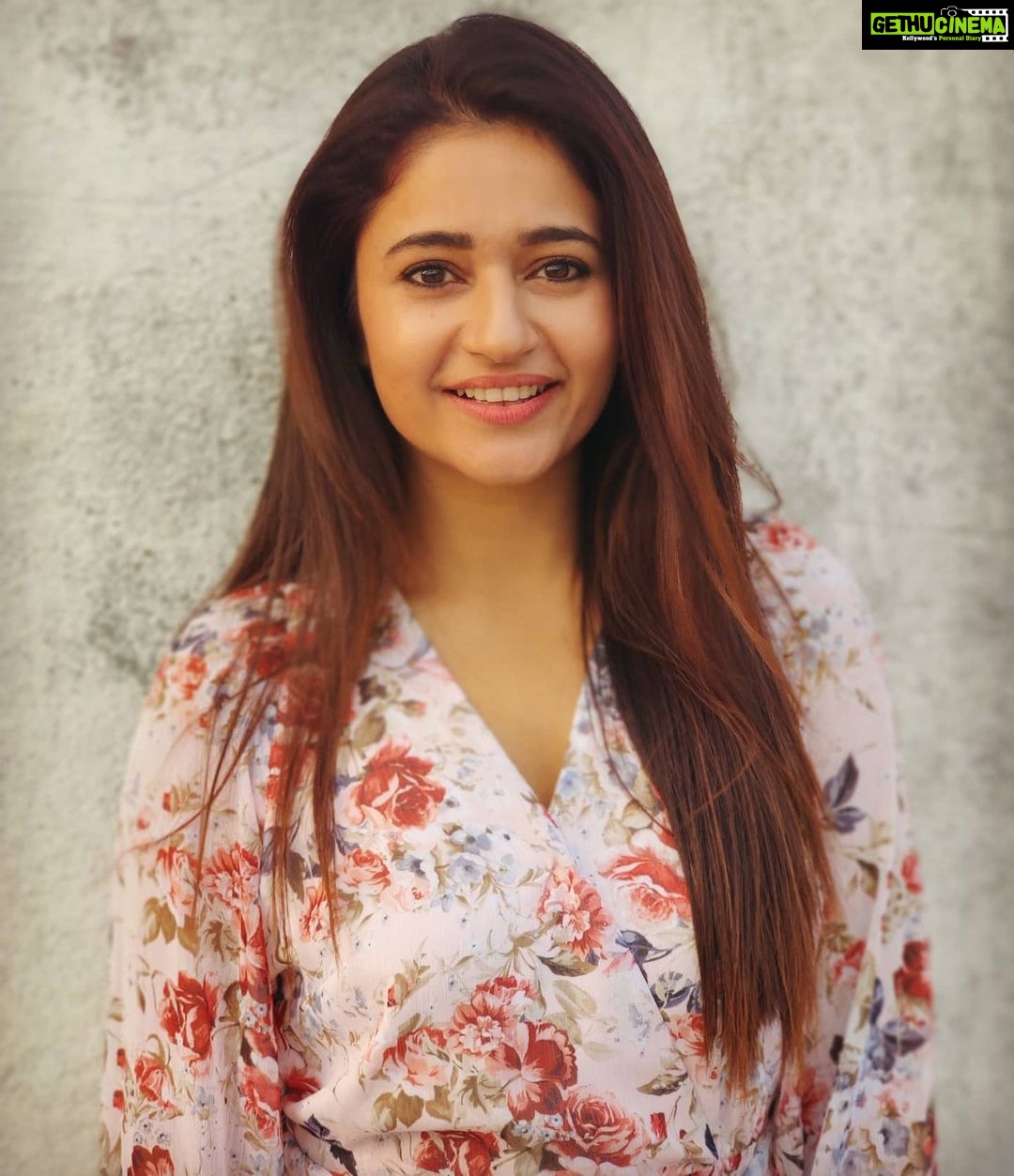Poonam Bajwa Instagram - #toothygrin#😁 📸@hairstylebynisha