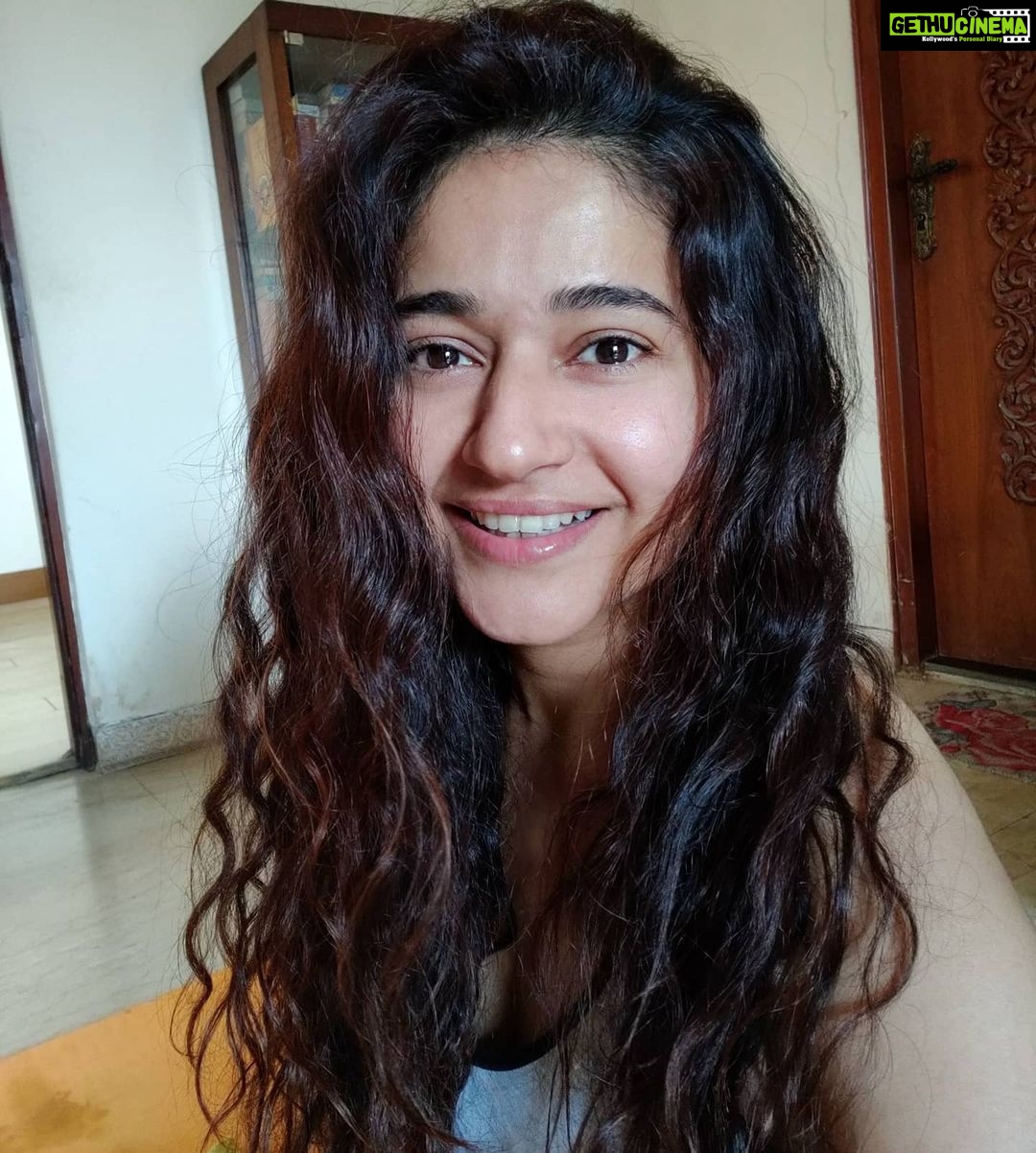 Poonam Bajwa Instagram - 🍀#mondaynoonmood#newweekahead