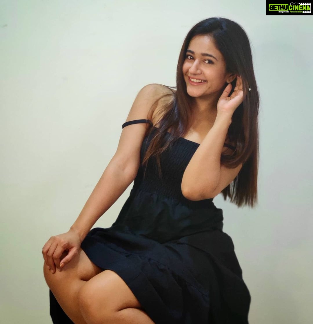 Poonam Bajwa Instagram - #❤️#trulymadlydeeplyforever#❤️❤️❤️ . 📸@hairstylebynisha