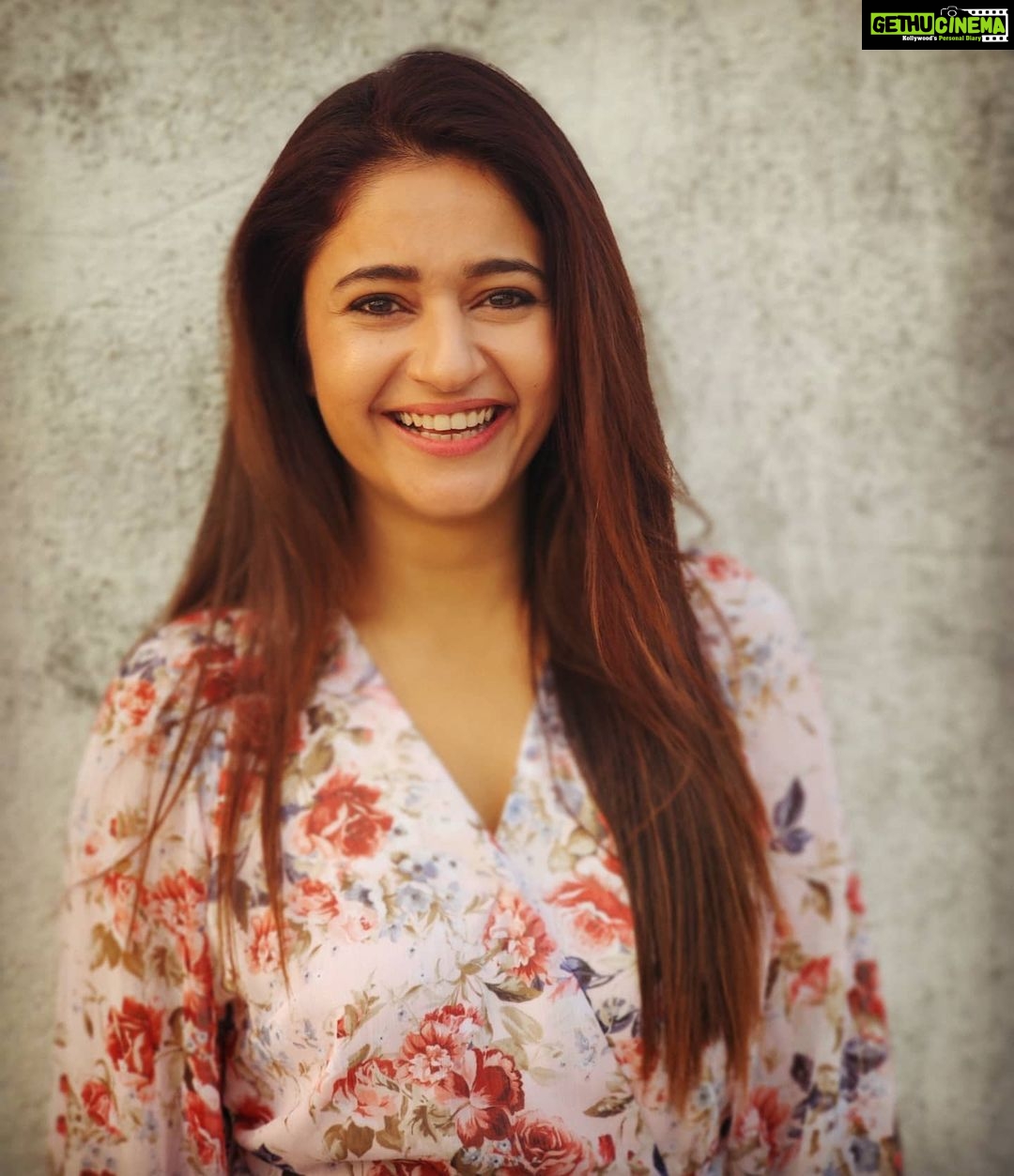 Poonam Bajwa Instagram - #toothygrin#😁 📸@hairstylebynisha