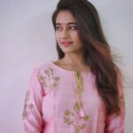 Poonam Bajwa Instagram - #ilookawayforonemoment 📸@hairstylebynisha