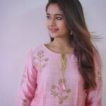 Poonam Bajwa Instagram - #ilookawayforonemoment 📸@hairstylebynisha