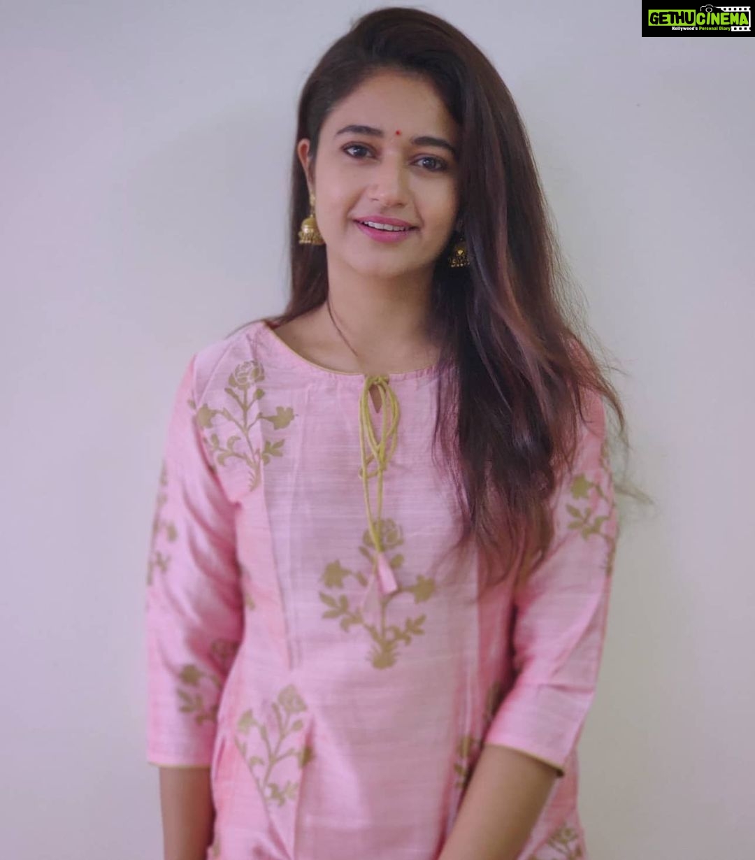 Poonam Bajwa Instagram - #ilookawayforonemoment 📸@hairstylebynisha