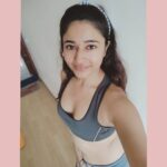 Poonam Bajwa Instagram - 🍀🍀🍀#howsyourdaysofar#preyogapic#