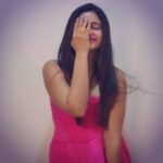 Poonam Bajwa Instagram - Pink makes me happy when I am blue💕 📸@hairstylebynisha