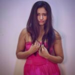 Poonam Bajwa Instagram - Pink makes me happy when I am blue💕 📸@hairstylebynisha