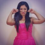 Poonam Bajwa Instagram – Pink makes me happy when I am blue💕
📸@hairstylebynisha