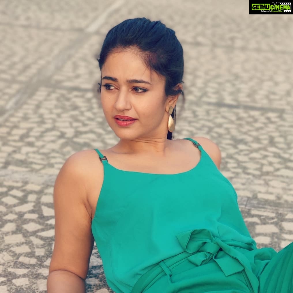 Poonam Bajwa Instagram - 💚💚💚💚💚 . @hairstylebynisha
