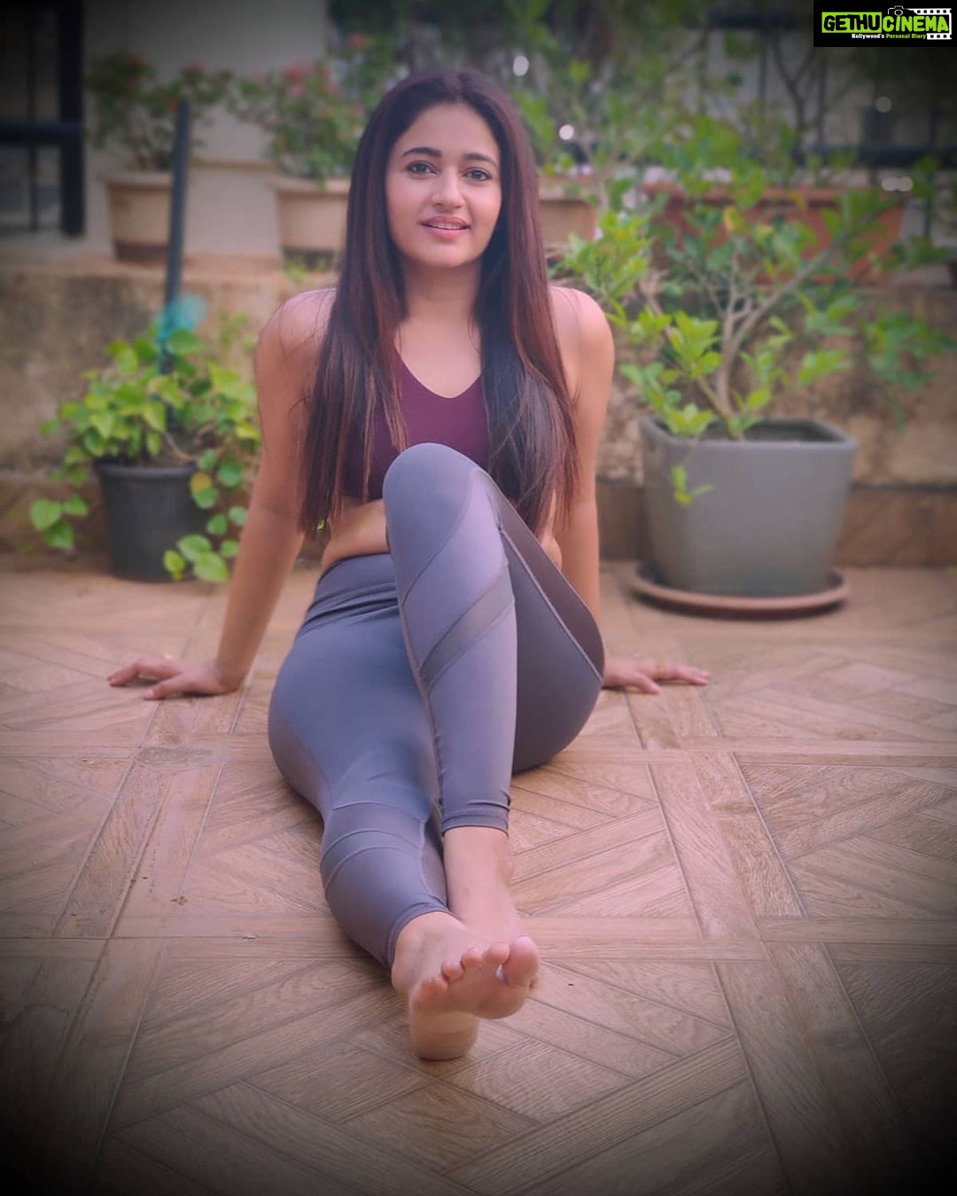 Poonam Bajwa Instagram - ✨✨✨✨✨✨ And how are you today ? @hairstylebynisha