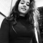 Poonam Bajwa Instagram - 🖤#goodnightmyloves#blissfuldreamstoyou🖤🖤🖤🖤🖤