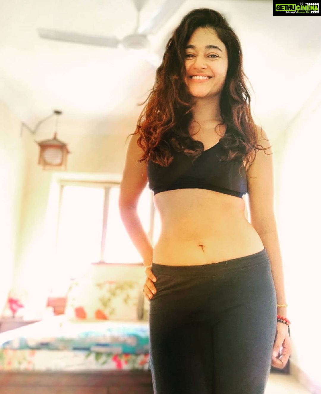 Poonam Bajwa Instagram - #maythesunkeepshininginyourheart☀️