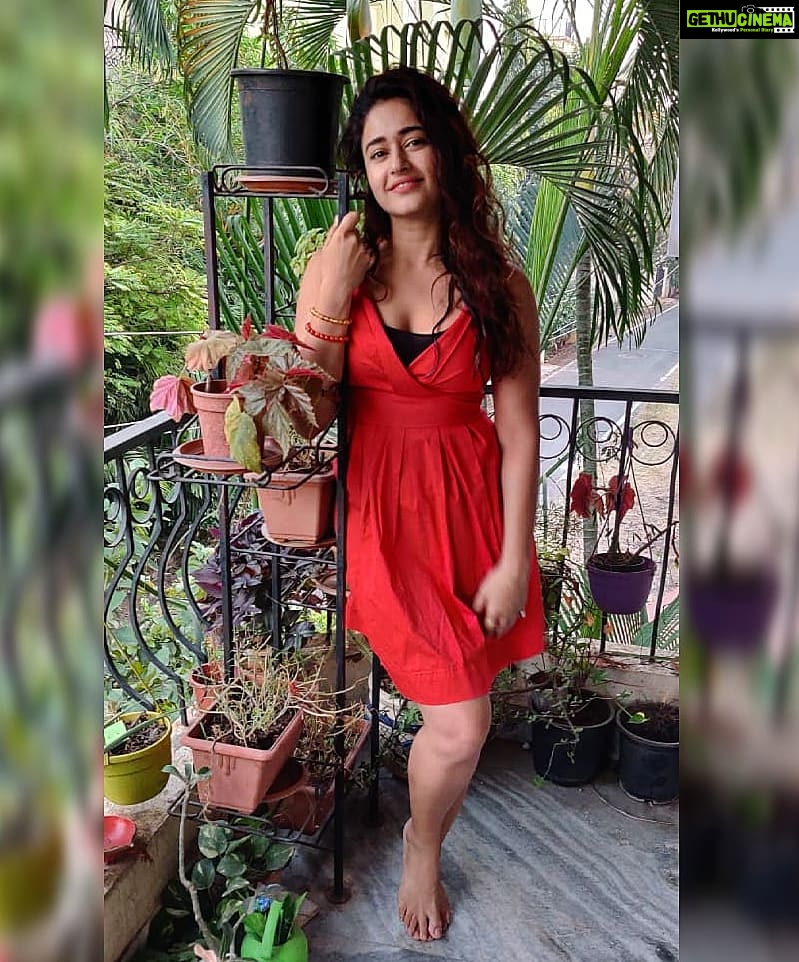 Poonam Bajwa Instagram - πππππWishing you loads of festive cheer! #christmasgreetingstoyou #merrytodayandhappyeverything#besttimeoftheyear#