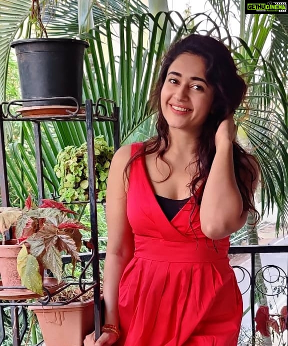 Poonam Bajwa Instagram - πππππWishing you loads of festive cheer! #christmasgreetingstoyou #merrytodayandhappyeverything#besttimeoftheyear#