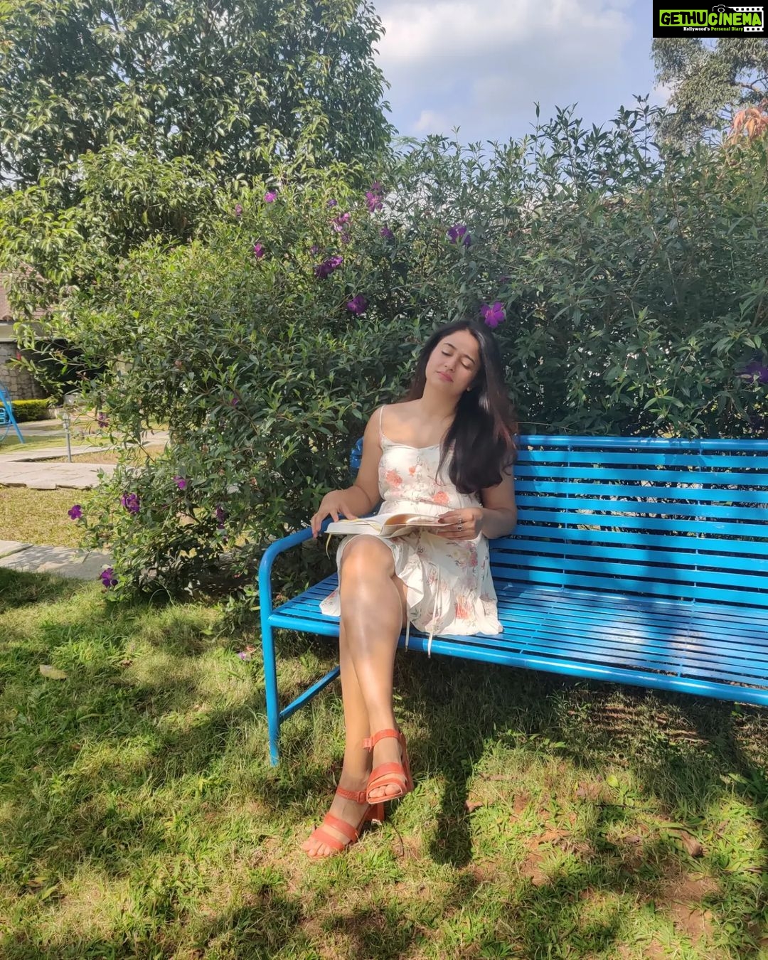 Poonam Bajwa Instagram - In this little piece of heaven !!!! #betweenshots# 📸@hairstylebynisha Gudalur, Tamil Nadu, India