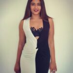 Poonam Bajwa Instagram - 🖤🖤🖤hi @hairstylebynisha
