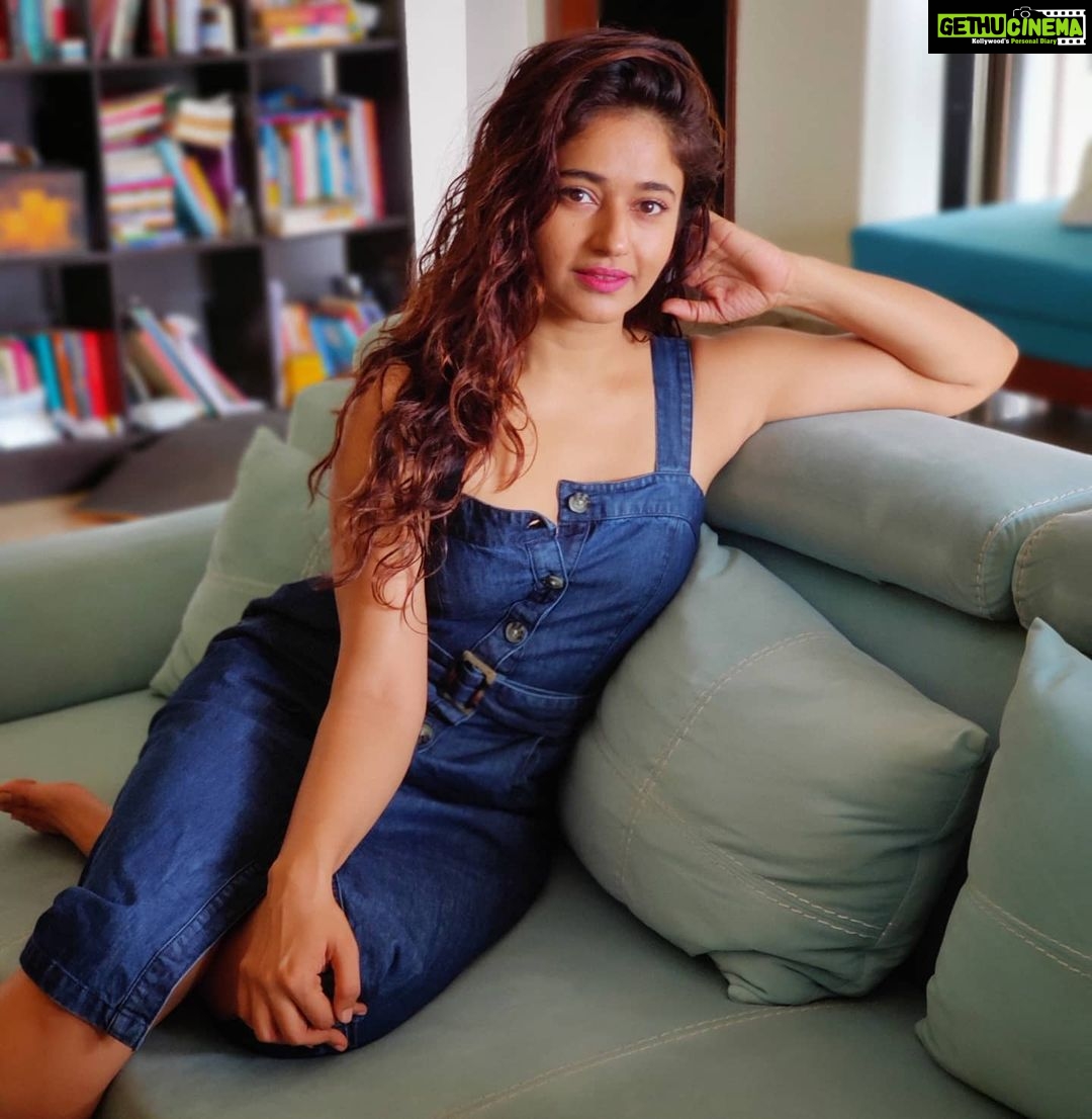 Poonam Bajwa Instagram - #sundayishh#🌤🌤🌤❤️ 📸@hairstylebynisha