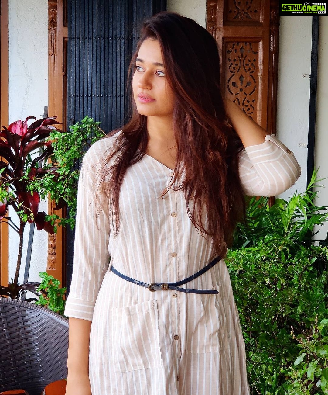 Poonam Bajwa Instagram - 🌤️✨✨🌼 📸@hairstylebynisha