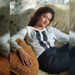 Poonam Bajwa Instagram - ❣️🌈🍀#afeelingcalledhome# . 📸@deepikabajwa