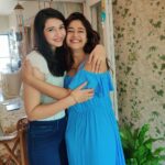 Poonam Bajwa Instagram – ❣️❣️❣️@deepikabajwa #cheerstolove❤️#thesiblings💕#