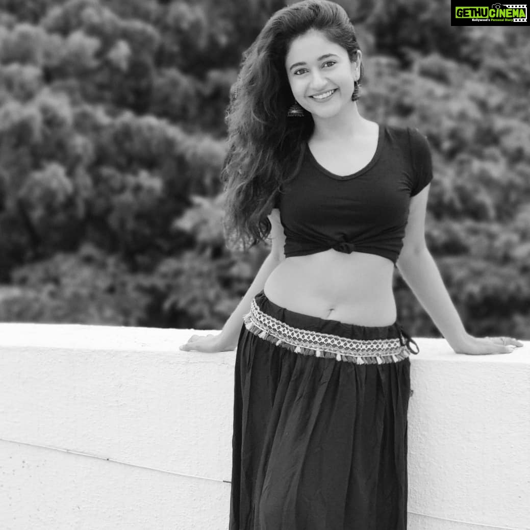 Poonam Bajwa Instagram - And how are we today?✨✨✨✨✨