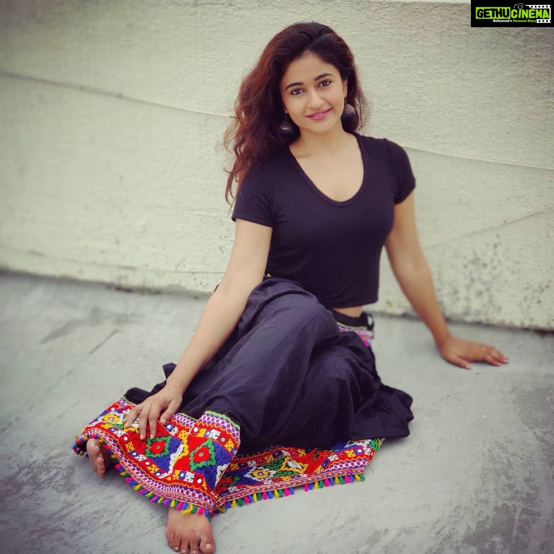 Poonam Bajwa Instagram - And how are we today?✨✨✨✨✨