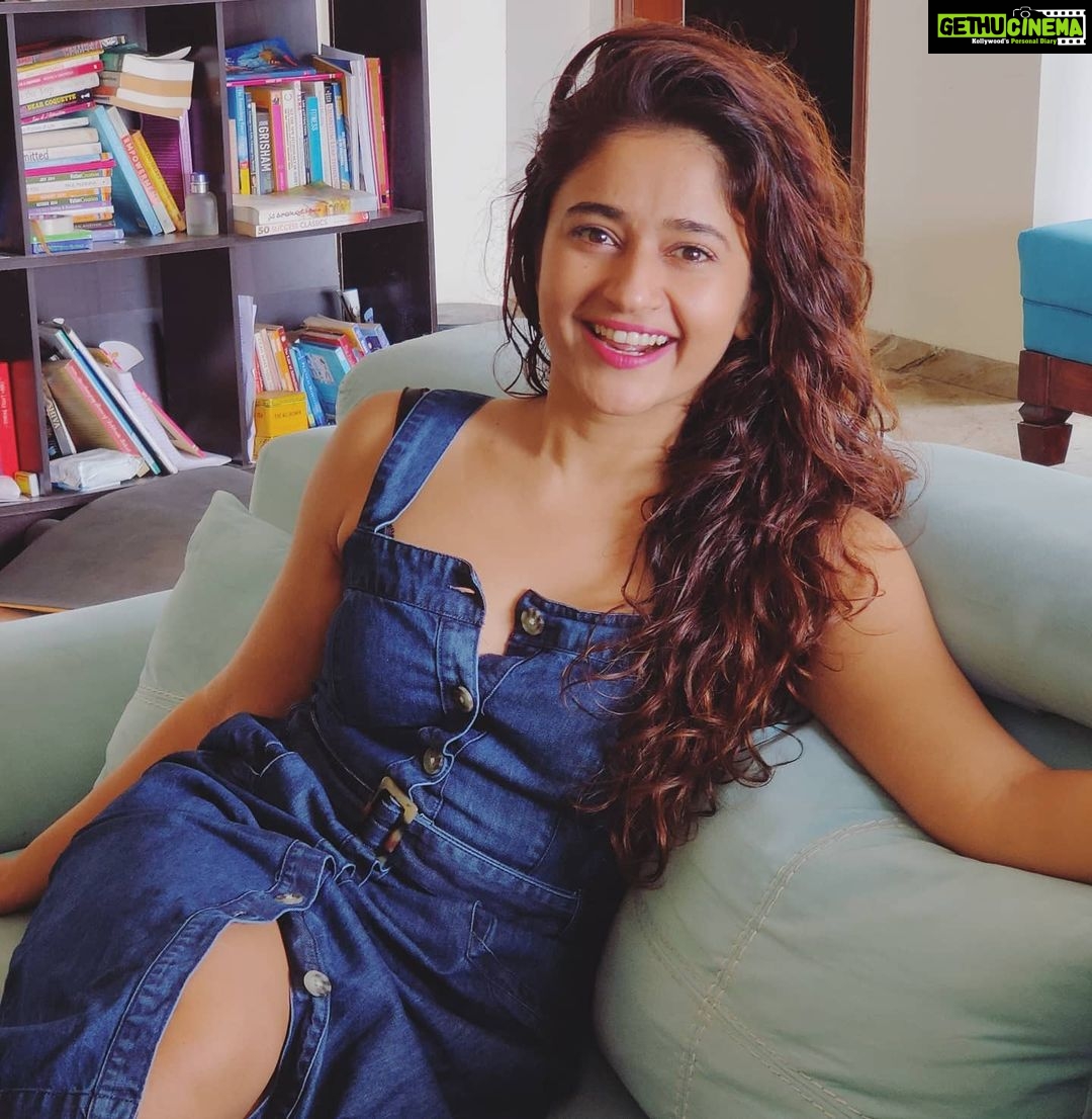 Poonam Bajwa Instagram - #sundayishh#🌤🌤🌤❤️ 📸@hairstylebynisha
