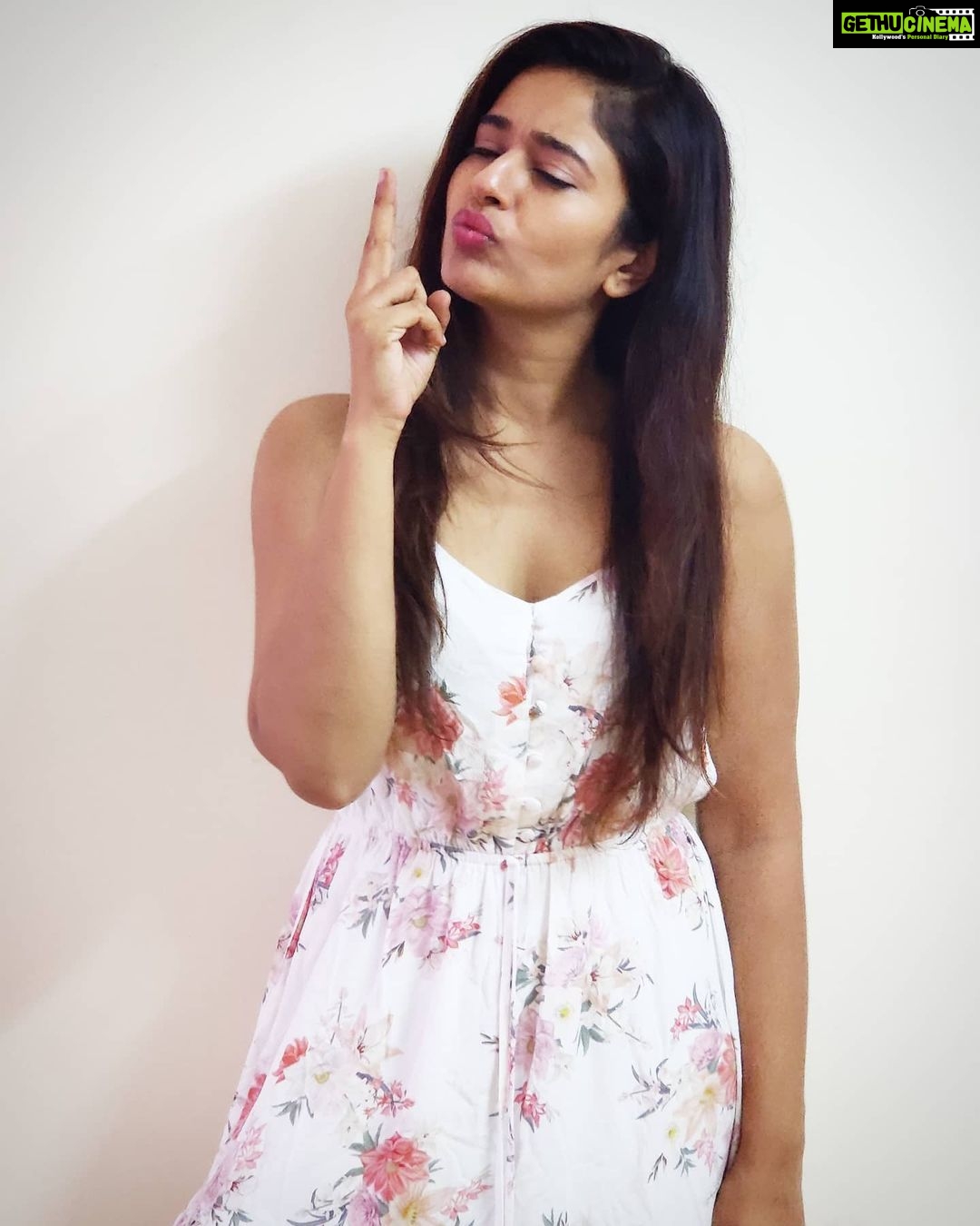 Poonam Bajwa Instagram - #doyouknow#themindiseverything#strongestweaponever#isthemind#donttellanyone😉#thatitoldyou 📸@hairstylebynisha
