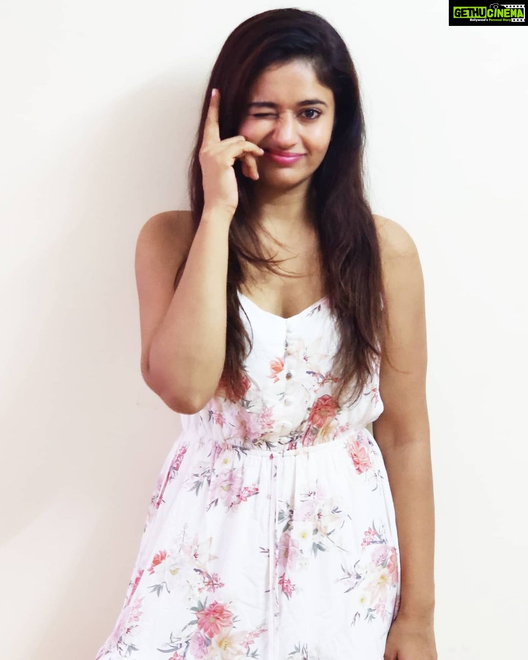 Poonam Bajwa Instagram - #doyouknow#themindiseverything#strongestweaponever#isthemind#donttellanyone😉#thatitoldyou 📸@hairstylebynisha