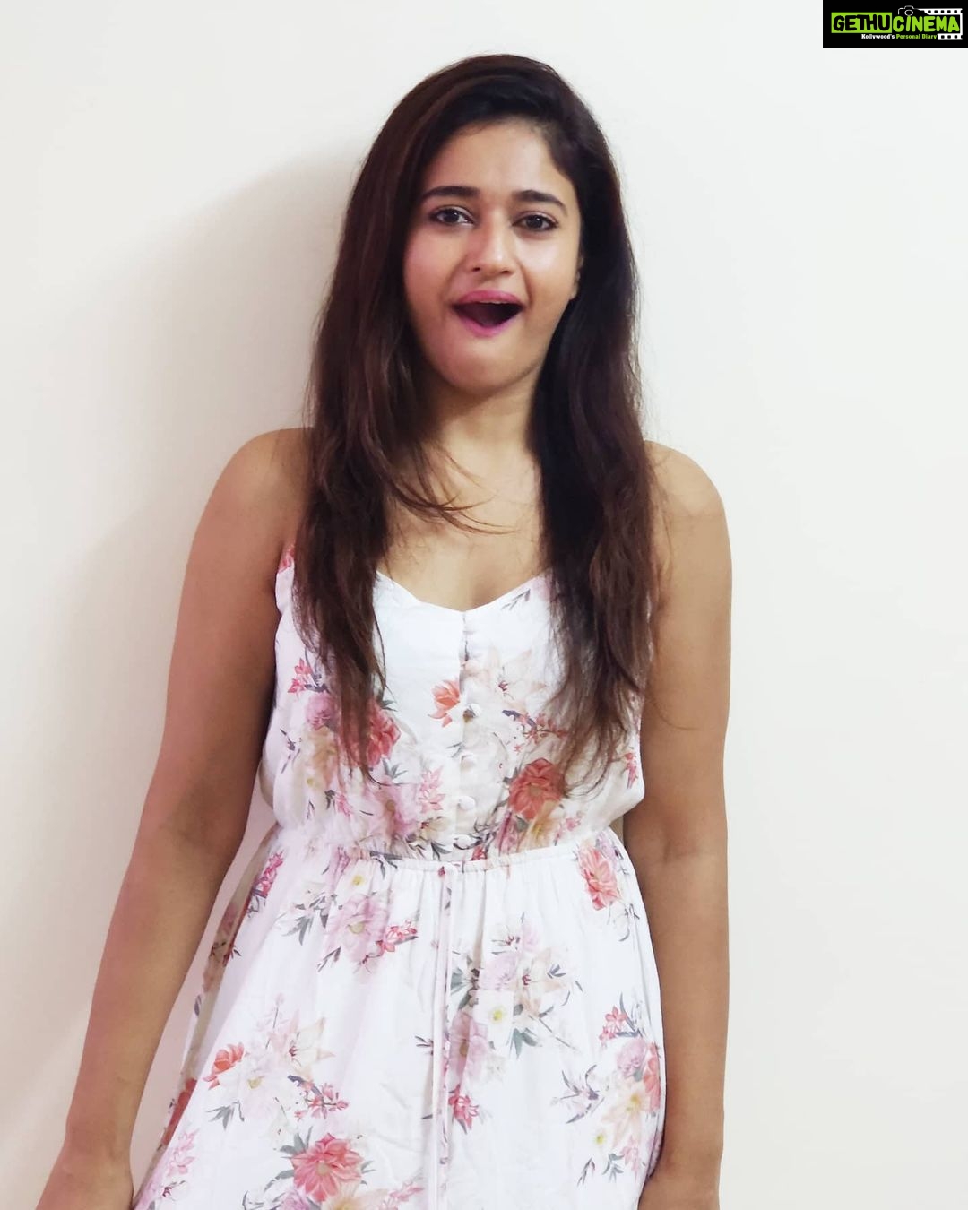 Poonam Bajwa Instagram - #doyouknow#themindiseverything#strongestweaponever#isthemind#donttellanyone😉#thatitoldyou 📸@hairstylebynisha