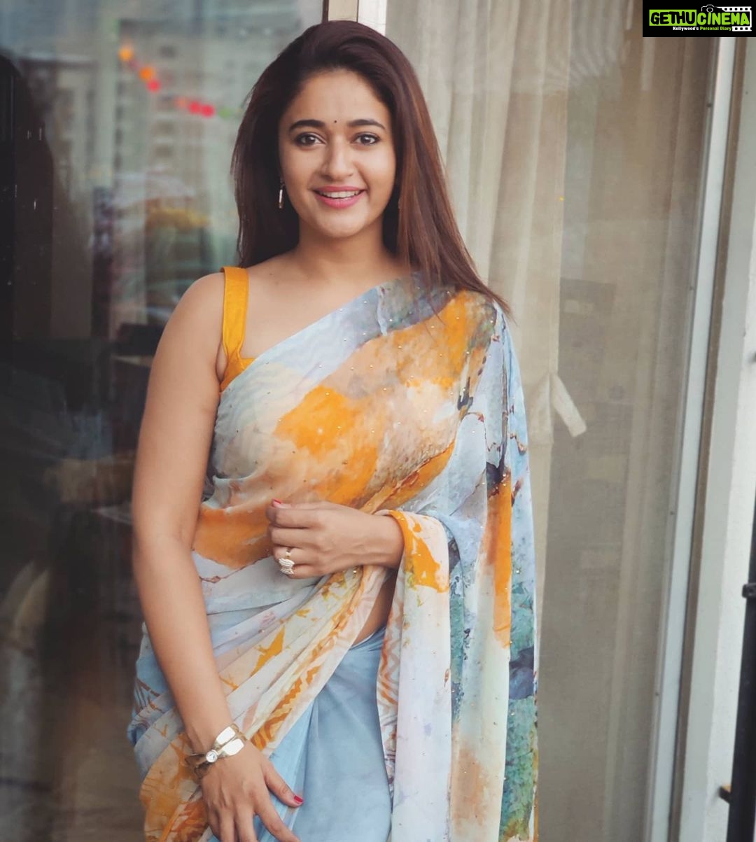 Poonam Bajwa Instagram - ❣️❣️❣️ To you my friend,who is reading this right now ... Happy Friendship Day! Yeh dosti sada barkarar rahe! 🖤@hairstylebynisha