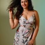 Poonam Bajwa Instagram – I hope there are days when 💫💫
❤️ Your coffee tastes like magic
🖤your playlist makes you dance💫
❤️strangers make you smile💫
🖤 The night sky touches your soul📸📸@unique_amit212 
  @hairstylebynisha
#floralpassion#bloombloom#greengreyblue#startwithin