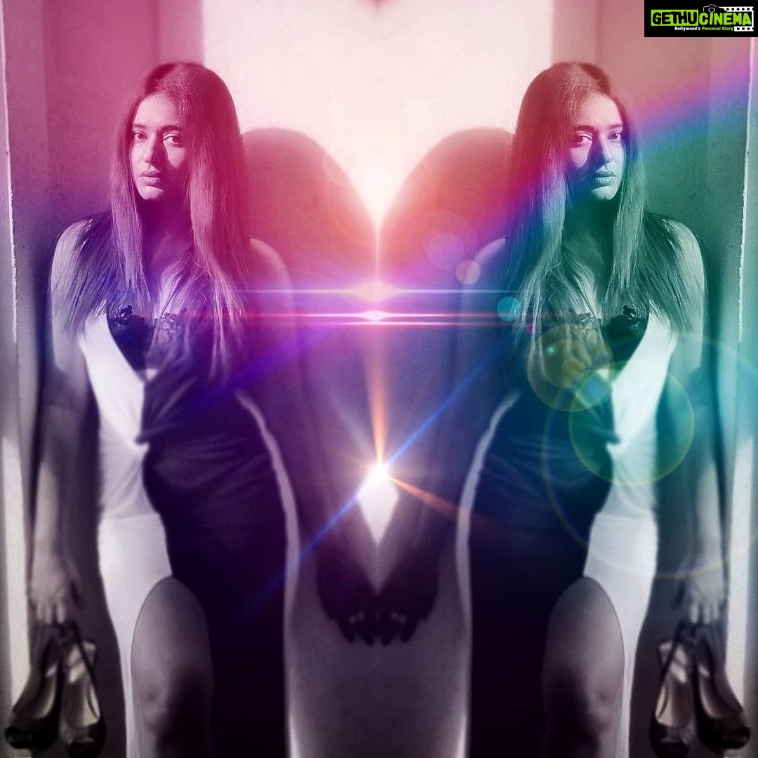 Poonam Bajwa Instagram - When Black and White become Love and Lightπ€π€πβ£οΈπππ₯π₯β¨π« . @ahammbrahmasmii @aartichabria @aditigautamofficial