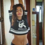 Poonam Bajwa Instagram – 🌛#stretchingintotheweek#🌜
.
🖤🖤🖤@hairstylebynisha