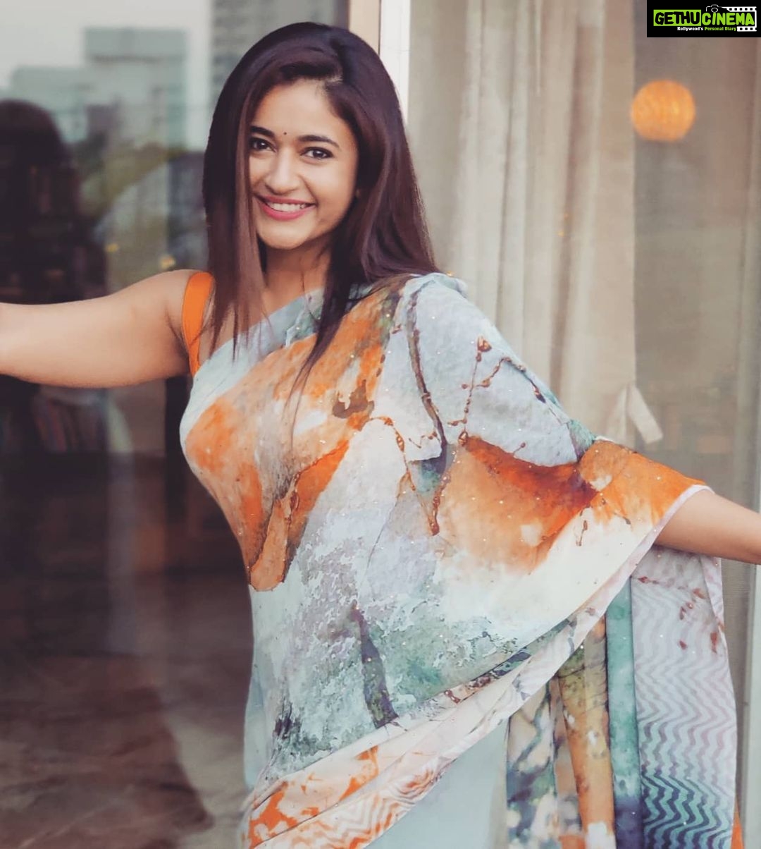 Poonam Bajwa Instagram - ❣️❣️❣️ To you my friend,who is reading this right now ... Happy Friendship Day! Yeh dosti sada barkarar rahe! 🖤@hairstylebynisha