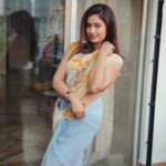 Poonam Bajwa Instagram - Happy International Friendship Day❣️❣️💛🌻🪐🌞🌞🌞🌞🌞 . 📸@hairstylebynisha