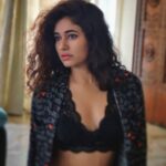 Poonam Bajwa Instagram – 🖤🖤🖤
@hairstylebynisha