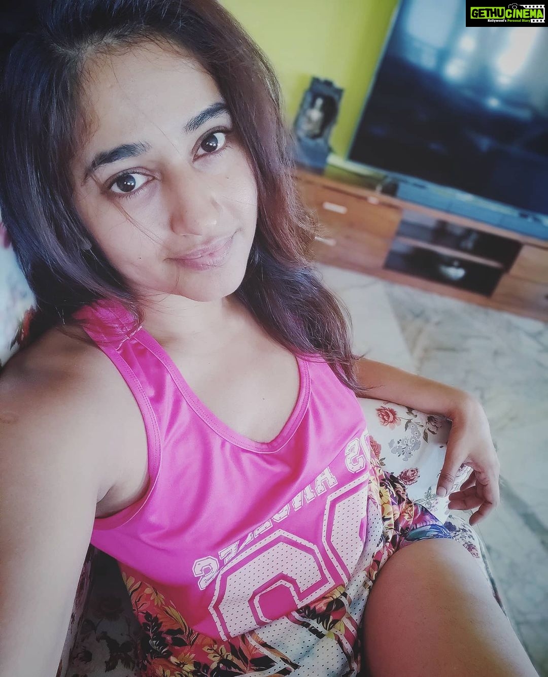 Poonam Bajwa Instagram - 🌞🌞✨🌞✨#justfoundouttoday#canitbesundayagain✨✨🌞✨🌞✨ goodmorning