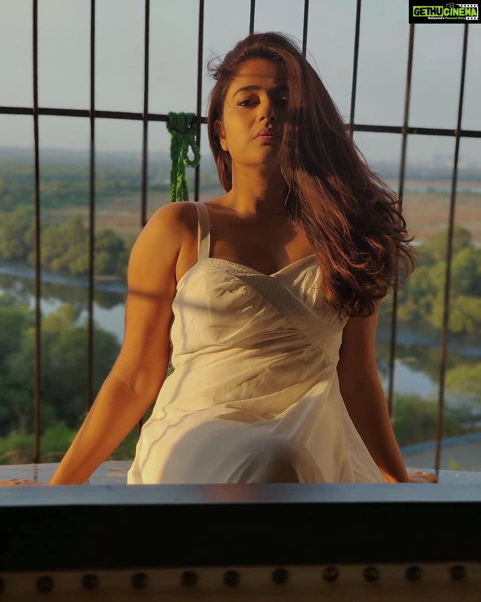 Poonam Bajwa Instagram - 🌸#dawning# 🖤@hairstylebynisha