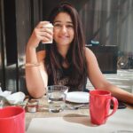 Poonam Bajwa Instagram - #aftercoffeeface#beforecoffeeface#hyddairies 🖤🖤📸📸@suneel1reddy